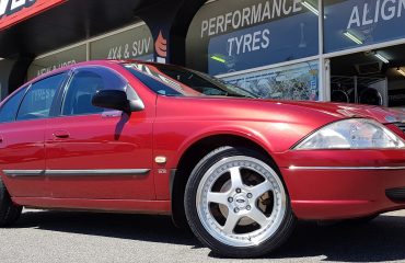 John's 2000 AU Falcon Fa5 18x8 Silver Machined lip 36p Zetum 235.40x18